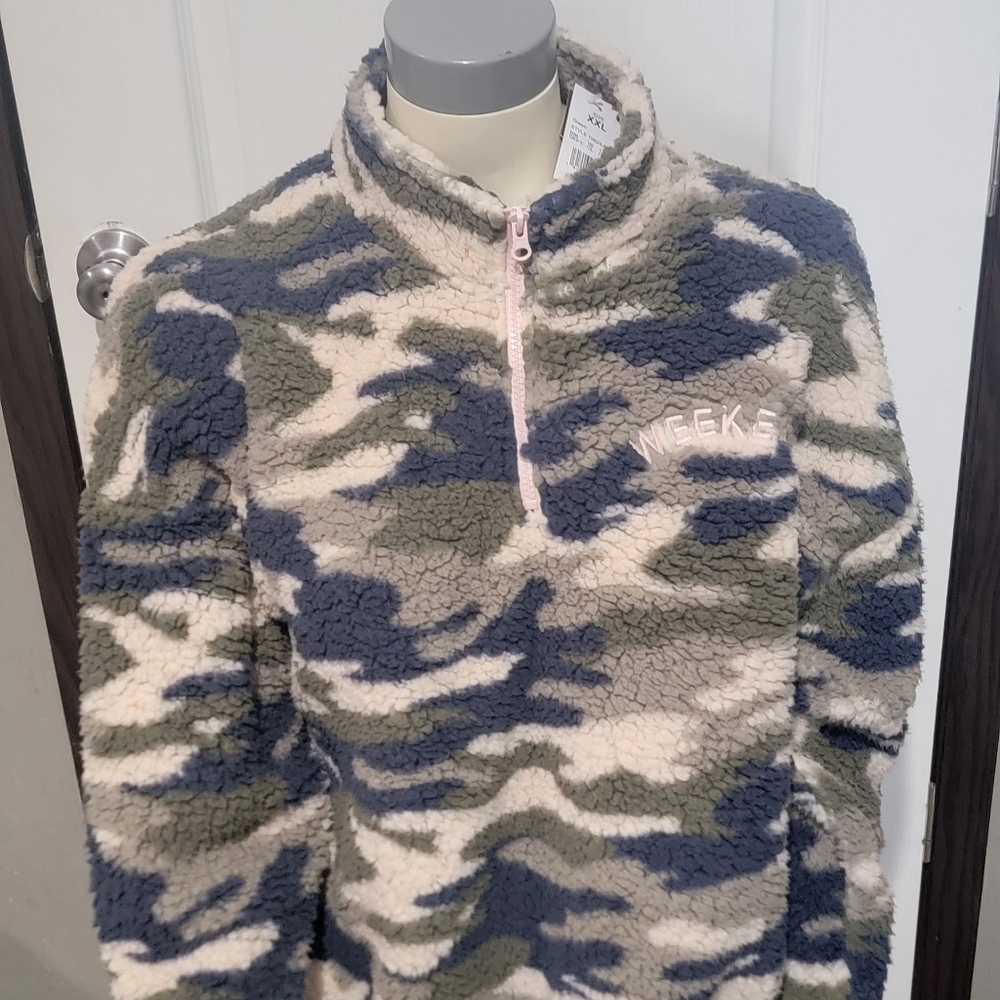 Blue and Green Zip Up Sweater with Camouflage Pattern - Picture 4 of 9